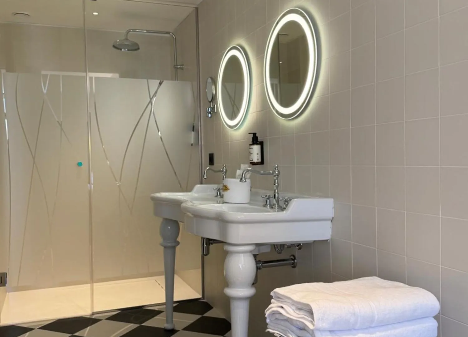 Hotel Divino & Apartments Φιγκέρες 4*,