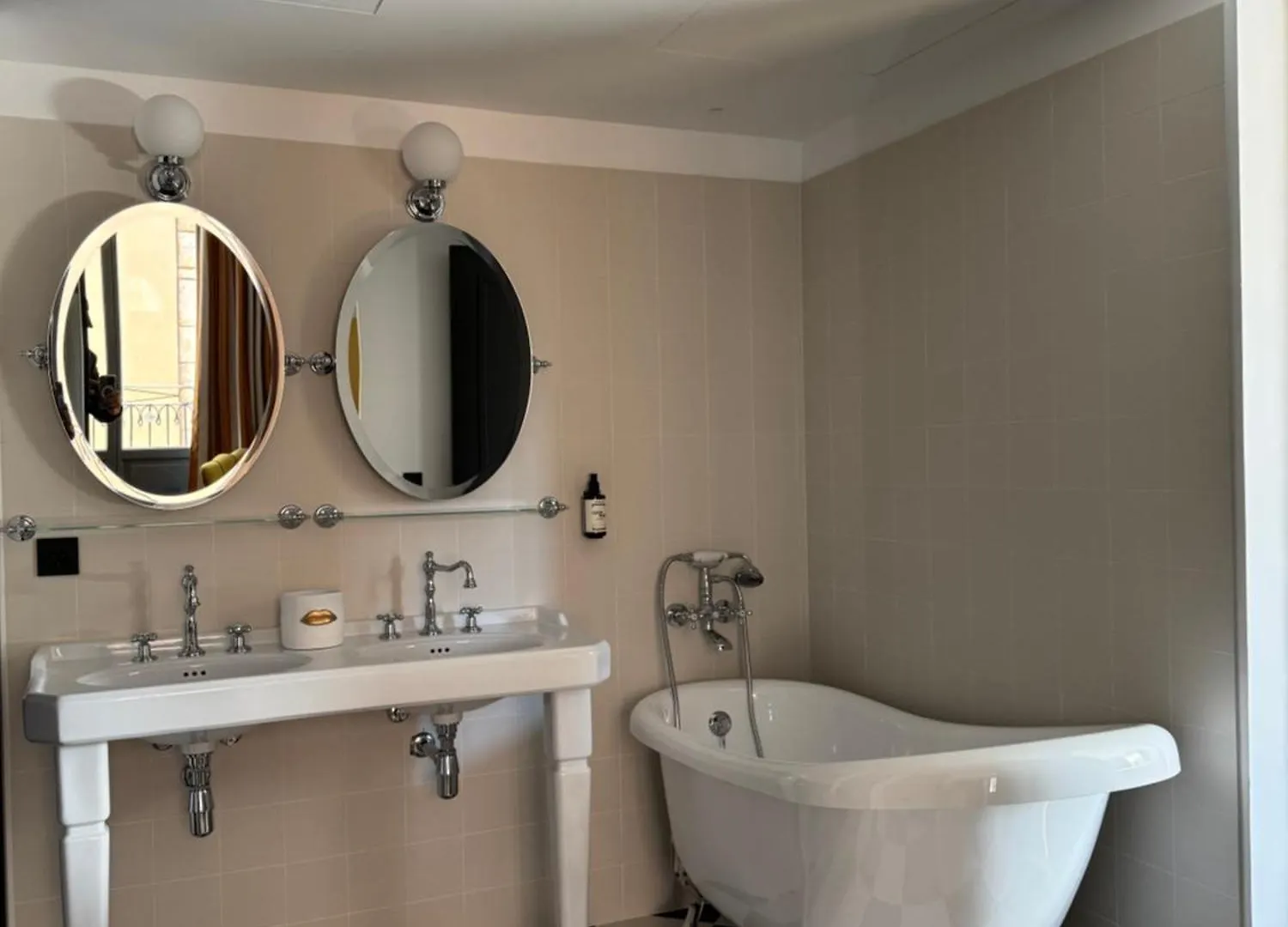 Hotel Divino & Apartments Figueras