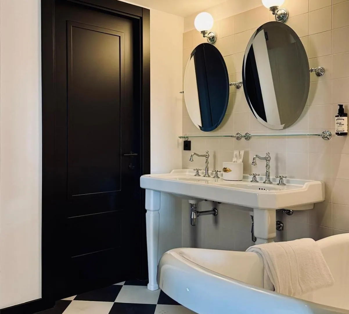 Hotel Divino & Apartments Φιγκέρες 4*,