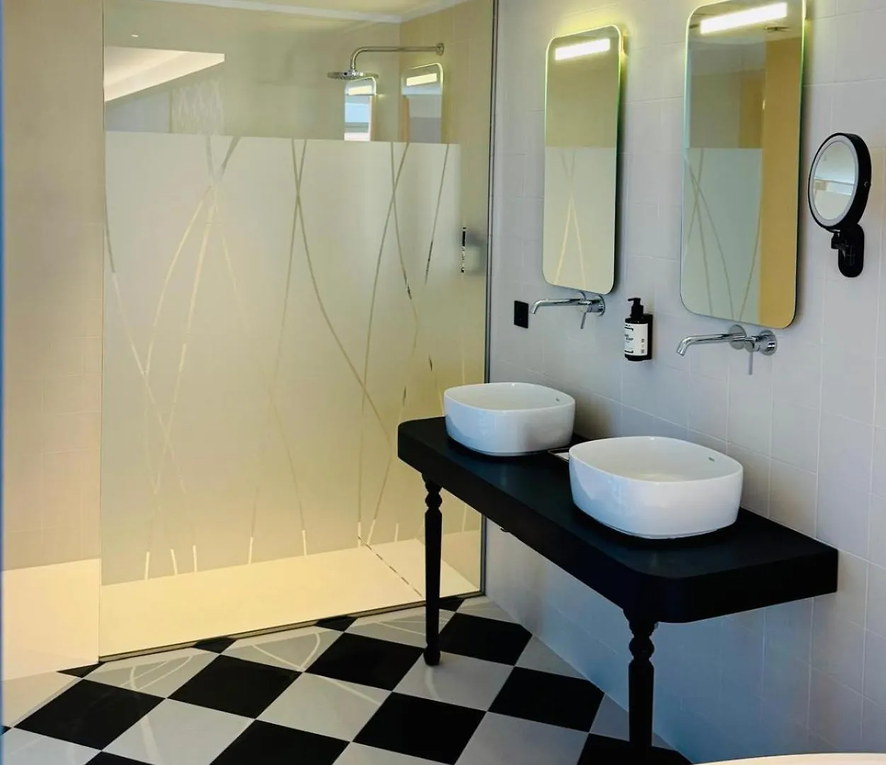 Hotel Divino & Apartments Figueras