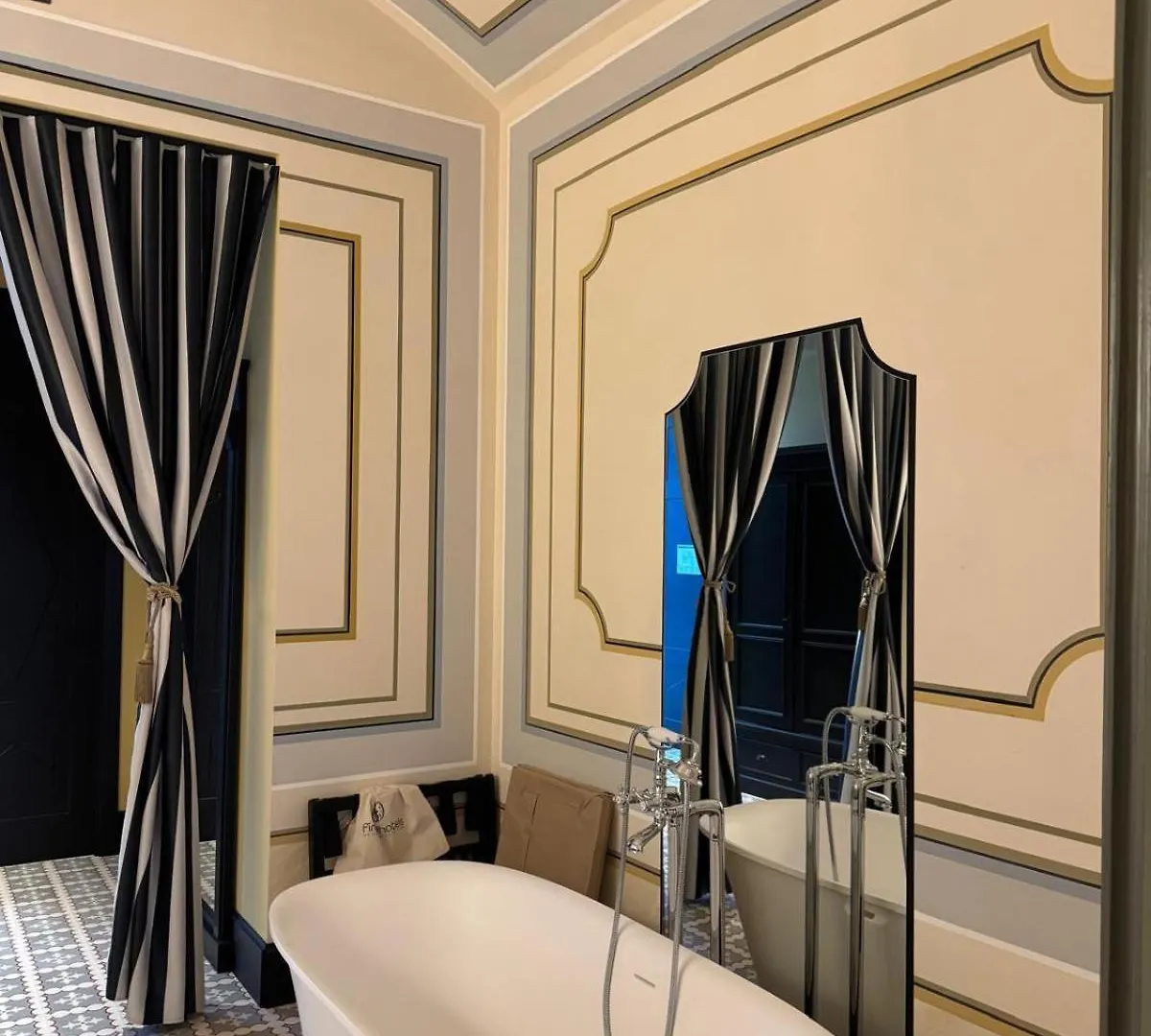 ****  Hotel Divino & Apartments Figueras España