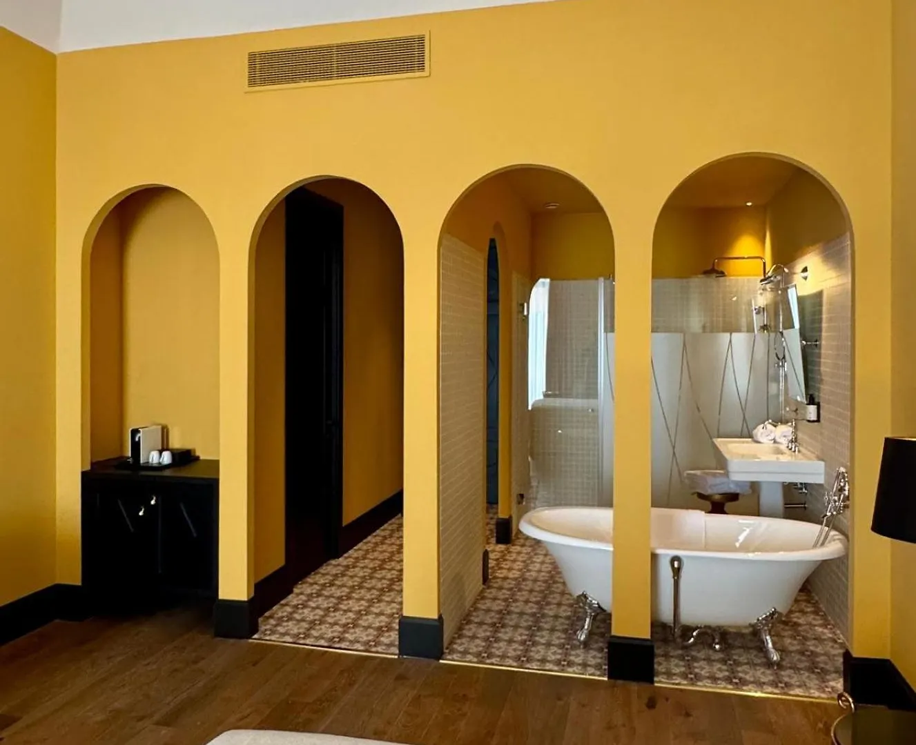 Hotel Divino & Apartments Figueras España