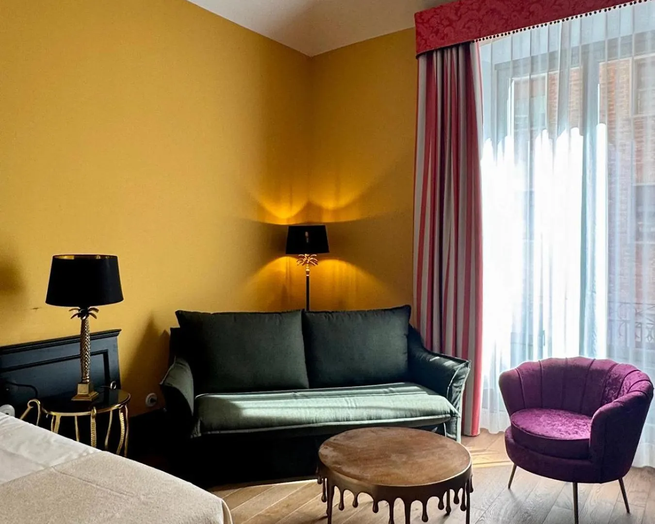 Hotel Divino & Apartments Figueras 4*,