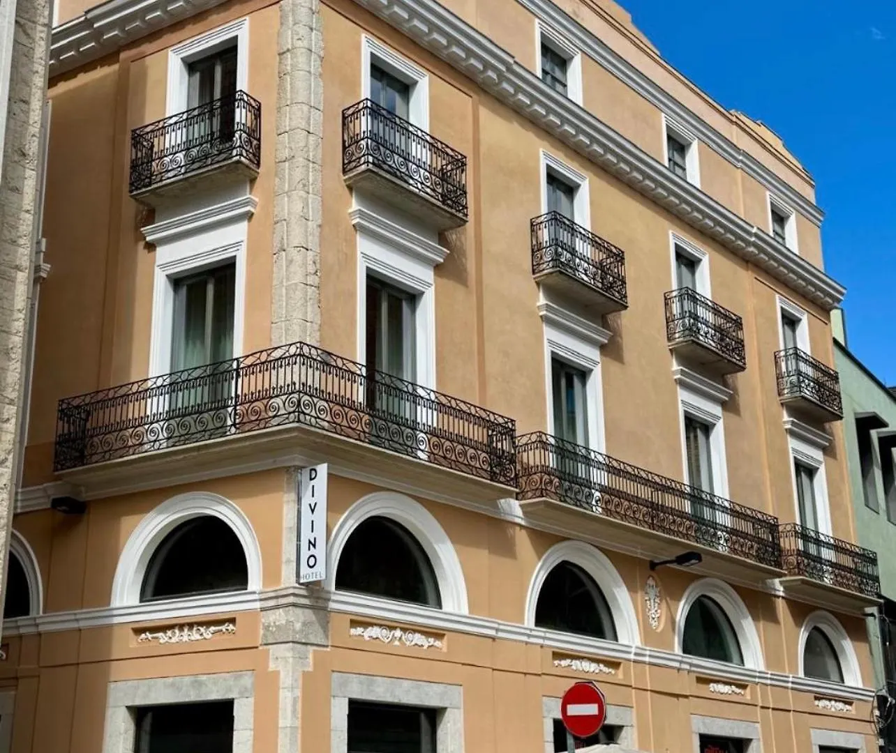 Hotel Divino & Apartments Figueras España